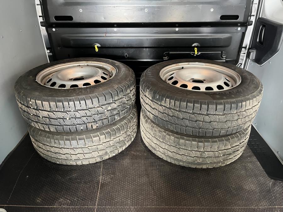 Van L Comfort 145 hv man. / Sis. alv. / Suomi-auto / 1 omistaja / Vetokoukku / Webasto kauko-ohj.