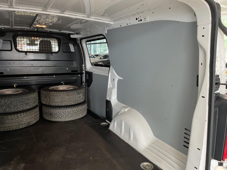 Van L Comfort 145 hv man. / Sis. alv. / Suomi-auto / 1 omistaja / Vetokoukku / Webasto kauko-ohj.