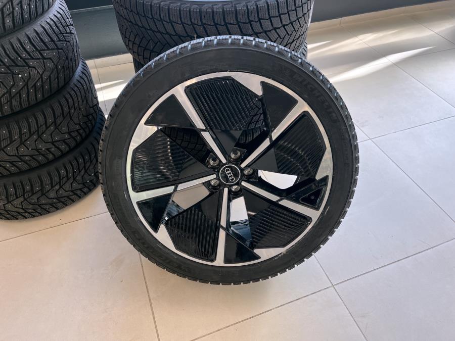 55 quattro S line / Vetokoukku / Audi Takuu 2030 asti / Korisarja / Matrix-LED / Tuulilasinäyttö