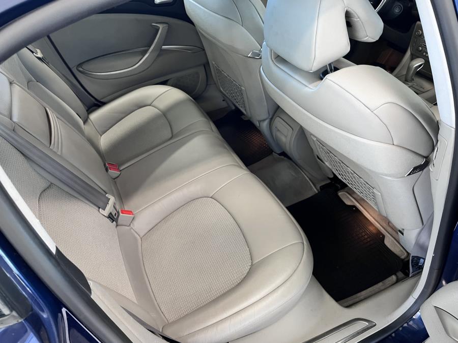 HDi 136 Exclusive Sedan Automaatti /  Suomi-auto / Vetokoukku / Vakionopeudensäädin / Sadetunnistin