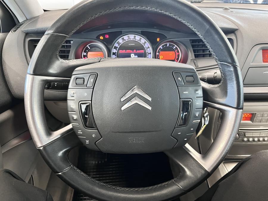 HDi 136 Exclusive Sedan Automaatti /  Suomi-auto / Vetokoukku / Vakionopeudensäädin / Sadetunnistin