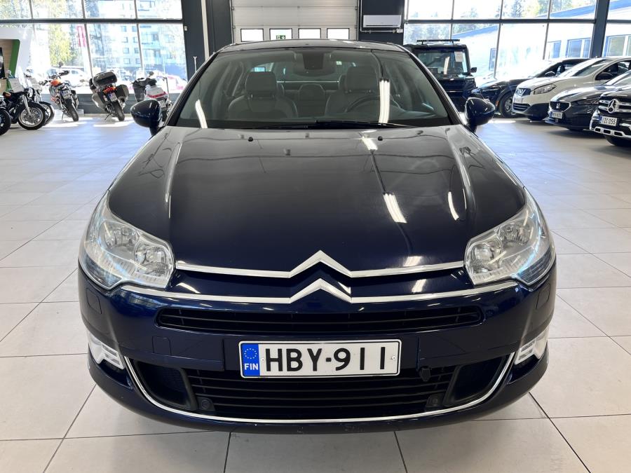 HDi 136 Exclusive Sedan Automaatti /  Suomi-auto / Vetokoukku / Vakionopeudensäädin / Sadetunnistin