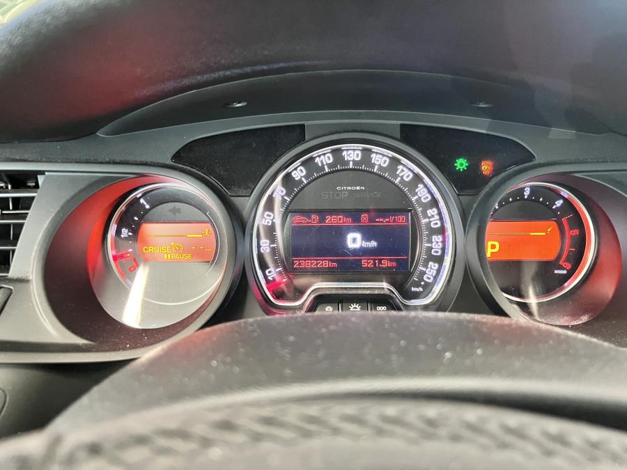 HDi 136 Exclusive Sedan Automaatti /  Suomi-auto / Vetokoukku / Vakionopeudensäädin / Sadetunnistin