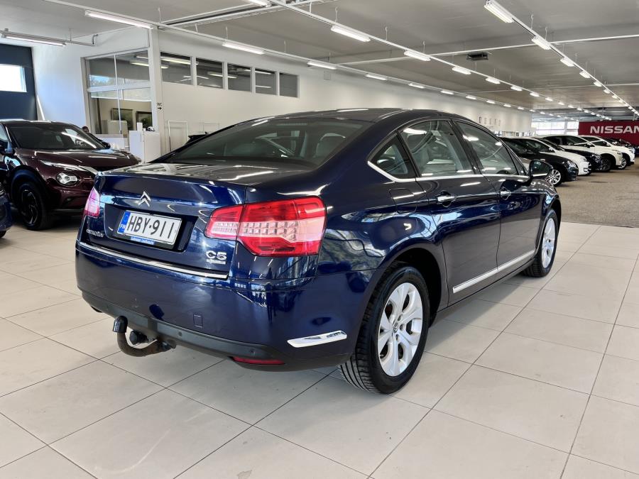 HDi 136 Exclusive Sedan Automaatti /  Suomi-auto / Vetokoukku / Vakionopeudensäädin / Sadetunnistin