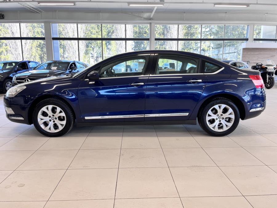 HDi 136 Exclusive Sedan Automaatti /  Suomi-auto / Vetokoukku / Vakionopeudensäädin / Sadetunnistin