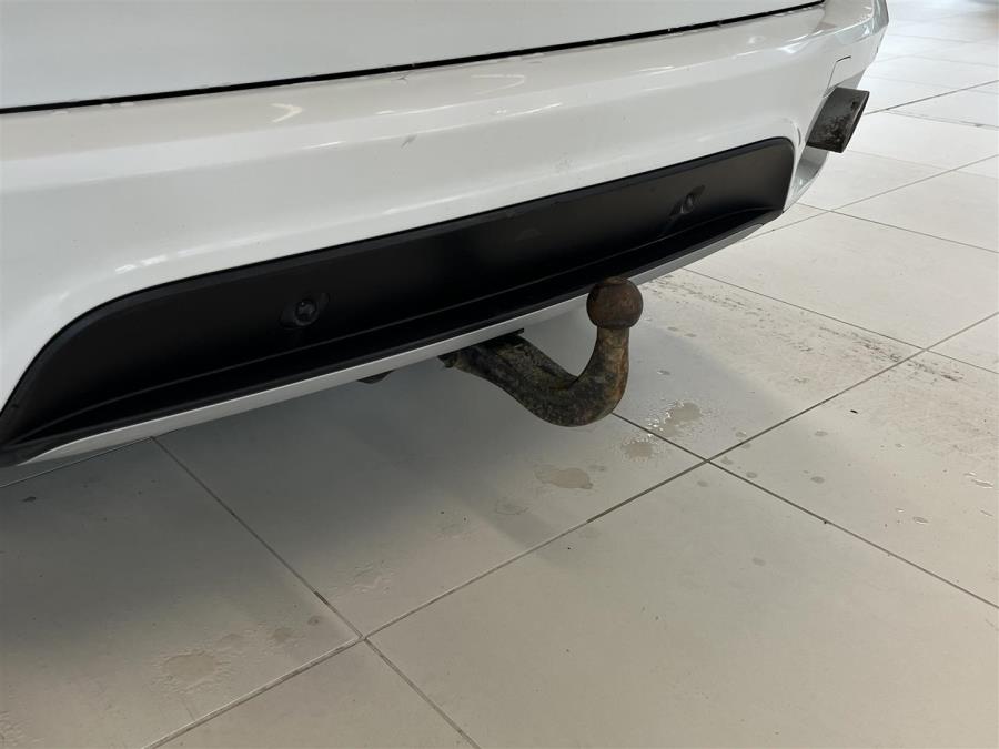 3.0d Aut E70 SAV 4x4 / Kattoikkuna / Vakionopeudensäädin / Sadetunnistin
