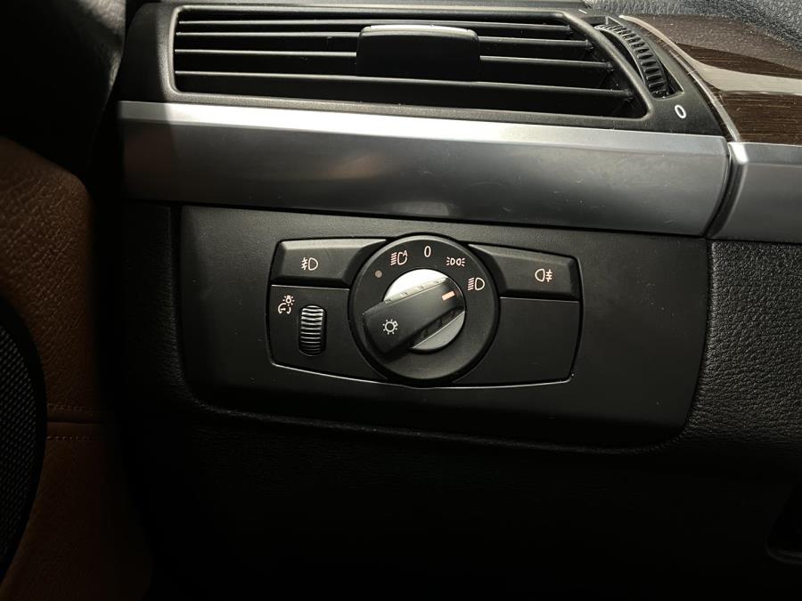 3.0d Aut E70 SAV 4x4 / Kattoikkuna / Vakionopeudensäädin / Sadetunnistin