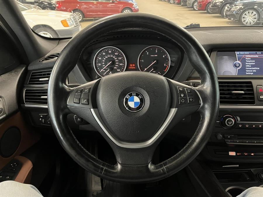 3.0d Aut E70 SAV 4x4 / Kattoikkuna / Vakionopeudensäädin / Sadetunnistin