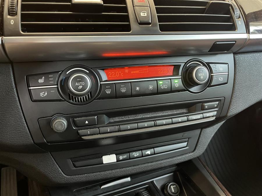 3.0d Aut E70 SAV 4x4 / Kattoikkuna / Vakionopeudensäädin / Sadetunnistin