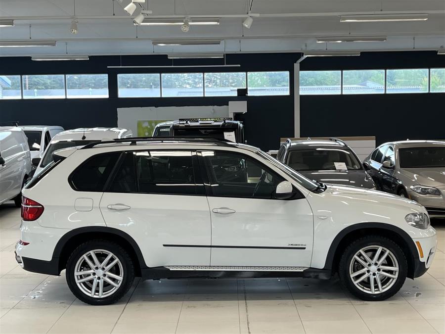 3.0d Aut E70 SAV 4x4 / Kattoikkuna / Vakionopeudensäädin / Sadetunnistin