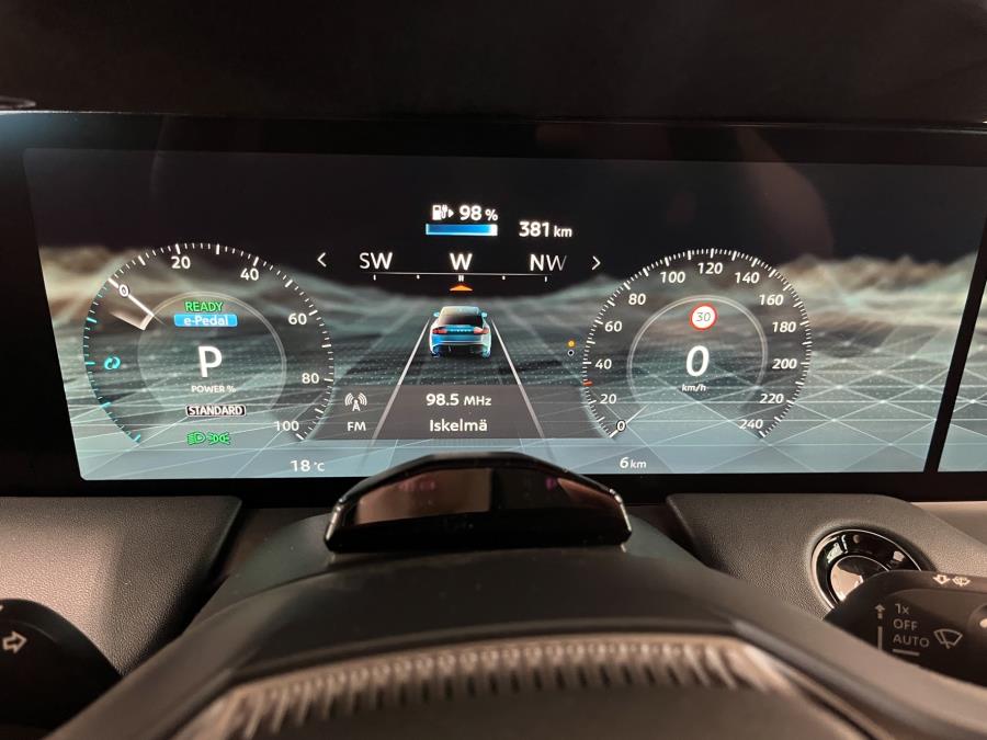 52 kWh Engage Plus / Takuu 5 vuotta / Toimintamatka 424 km / Akuston esilämmitys / Ilmalämpöpumppu