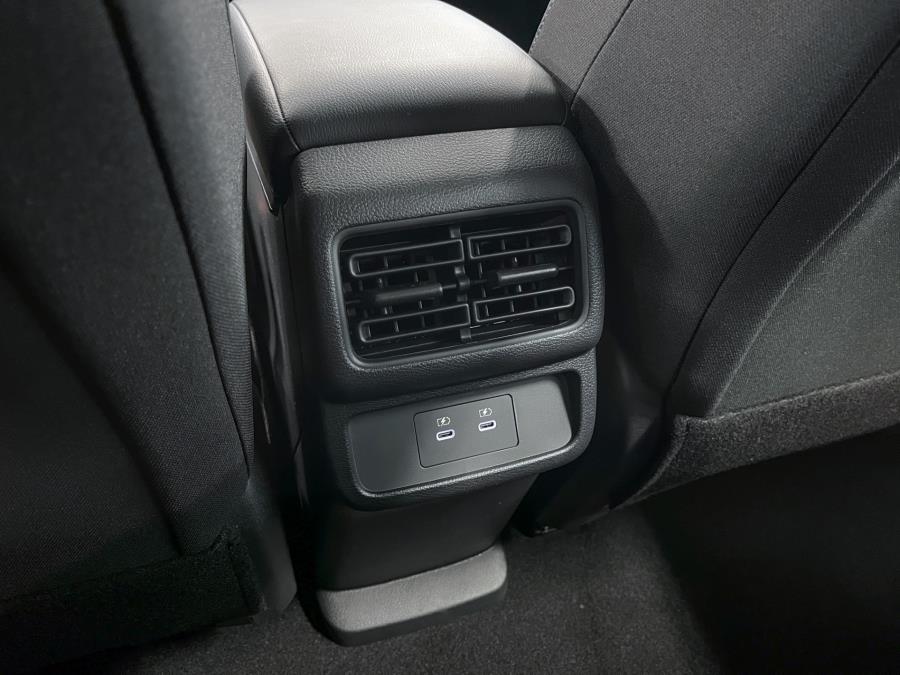 52 kWh Engage Plus / Takuu 5 vuotta / Toimintamatka 424 km / Akuston esilämmitys / Ilmalämpöpumppu