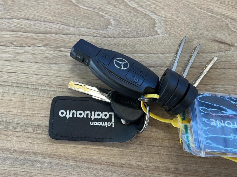 Vito 114CDI FWD-3,05/32K keskipitkä A2/ Alv/ Webasto/ Koukku