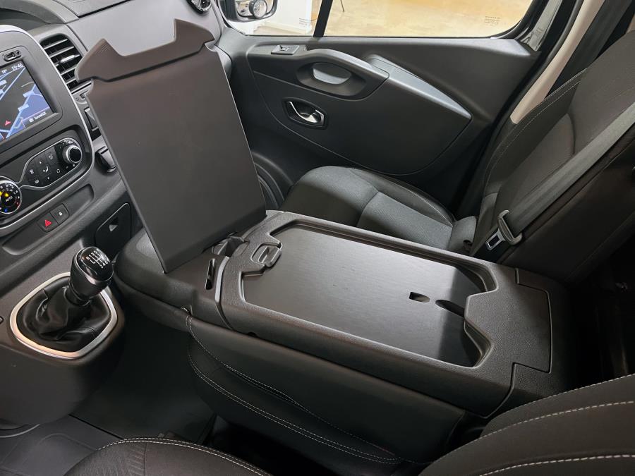 Van 2.0 dCi 170 hv man. L2H1 Working Star / Suomi-auto / 1 om. / Takuu / Merkkihuoll. / Webasto