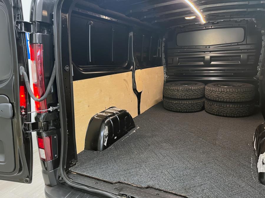 Van 2.0 dCi 170 hv man. L2H1 Working Star / Suomi-auto / 1 om. / Takuu / Merkkihuoll. / Webasto
