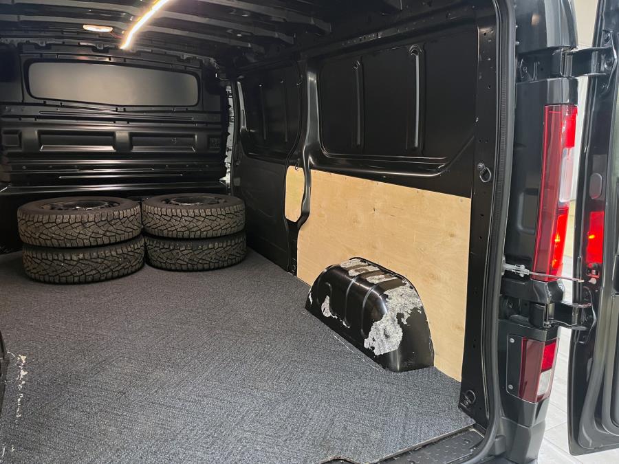 Van 2.0 dCi 170 hv man. L2H1 Working Star / Suomi-auto / 1 om. / Takuu / Merkkihuoll. / Webasto