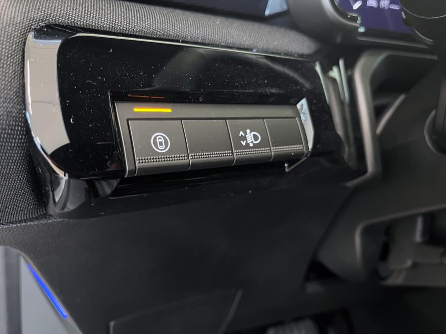 52 kWh Advance / Takuu 5 vuotta / Toimintamatka 413 km / Lämmitettävä ratti / Kamera