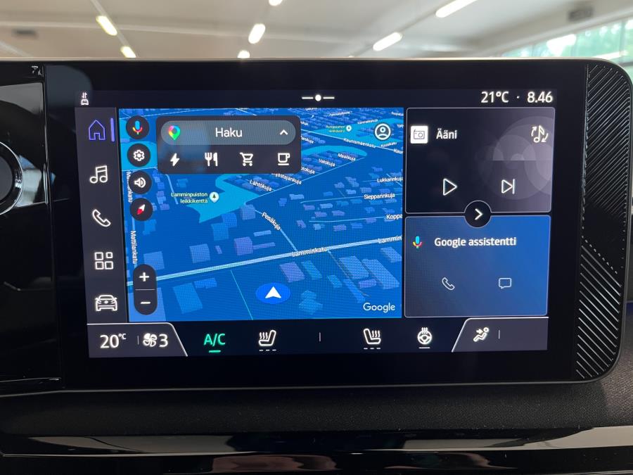 52 kWh Advance / Takuu 5 vuotta / Toimintamatka 413 km / Lämmitettävä ratti / Kamera