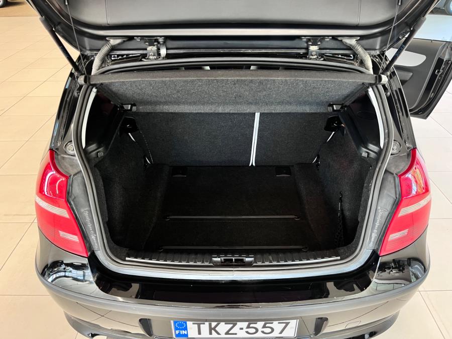E81 Hatchback 3-ov Business / Suomi-auto / Vakionopeussäädin / Automaatti ilmastointi