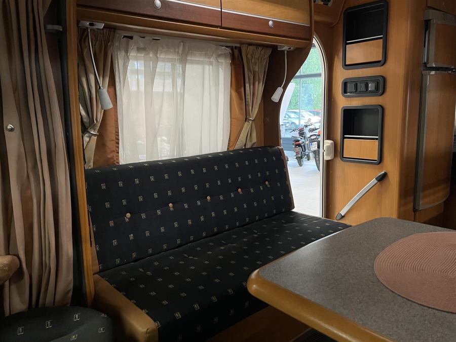 DETHLEFFS RT6844 ESPIRIT/ Suomi-asuntoauto/ Parivuode/ Vakkari/ Ilmastointi/ Markiisi