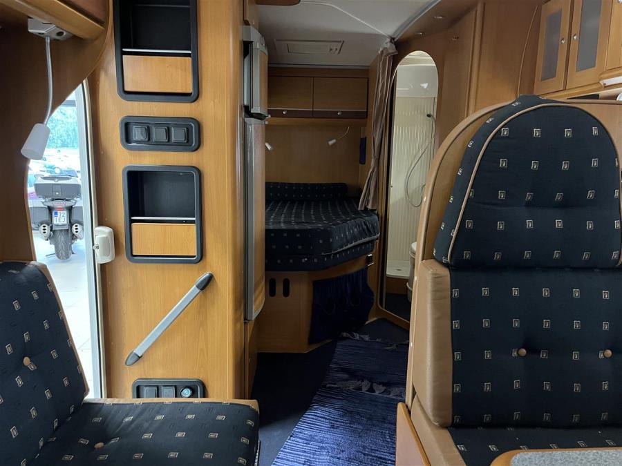 DETHLEFFS RT6844 ESPIRIT/ Suomi-asuntoauto/ Parivuode/ Vakkari/ Ilmastointi/ Markiisi