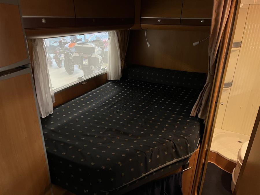 DETHLEFFS RT6844 ESPIRIT/ Suomi-asuntoauto/ Parivuode/ Vakkari/ Ilmastointi/ Markiisi