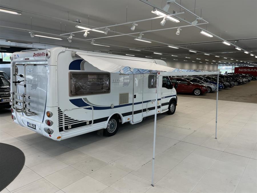 DETHLEFFS RT6844 ESPIRIT/ Suomi-asuntoauto/ Parivuode/ Vakkari/ Ilmastointi/ Markiisi