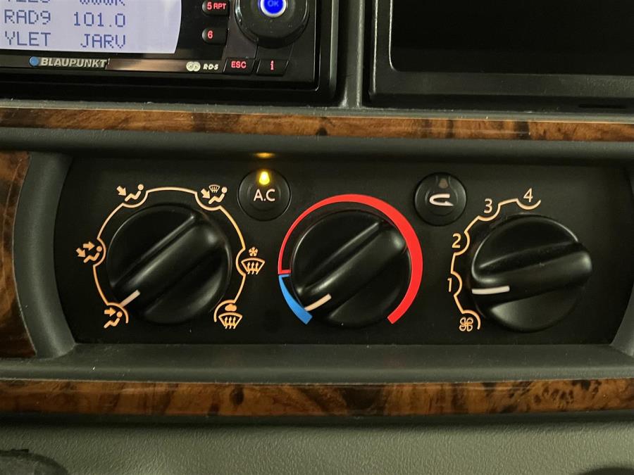 DETHLEFFS RT6844 ESPIRIT/ Suomi-asuntoauto/ Parivuode/ Vakkari/ Ilmastointi/ Markiisi