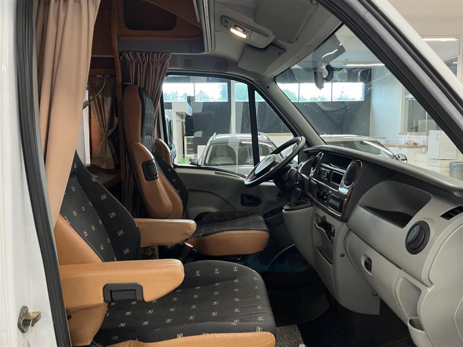 DETHLEFFS RT6844 ESPIRIT/ Suomi-asuntoauto/ Parivuode/ Vakkari/ Ilmastointi/ Markiisi