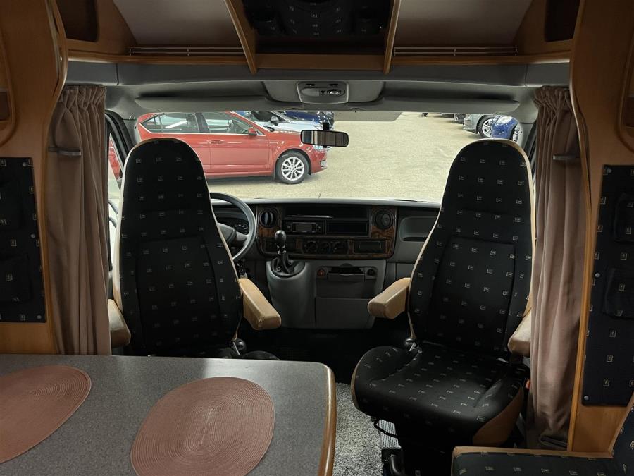 DETHLEFFS RT6844 ESPIRIT/ Suomi-asuntoauto/ Parivuode/ Vakkari/ Ilmastointi/ Markiisi