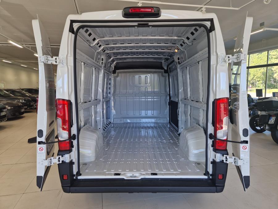 Multijet3 140 L3H2 MT / ALV. / Peruutuskamera ja -tutka / Sadetunnistin / Automaatti pitkät