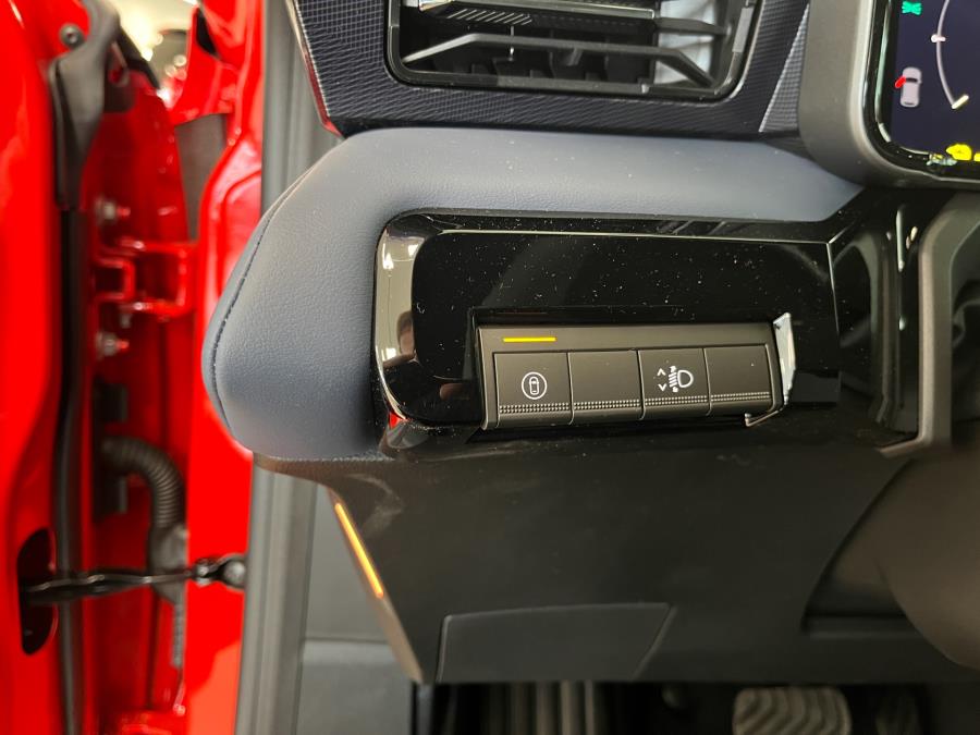 52 kWh Evolve / Takuu 5 vuotta / Toimintamatka 414 km / Lämmitettävä ratti / Kamera