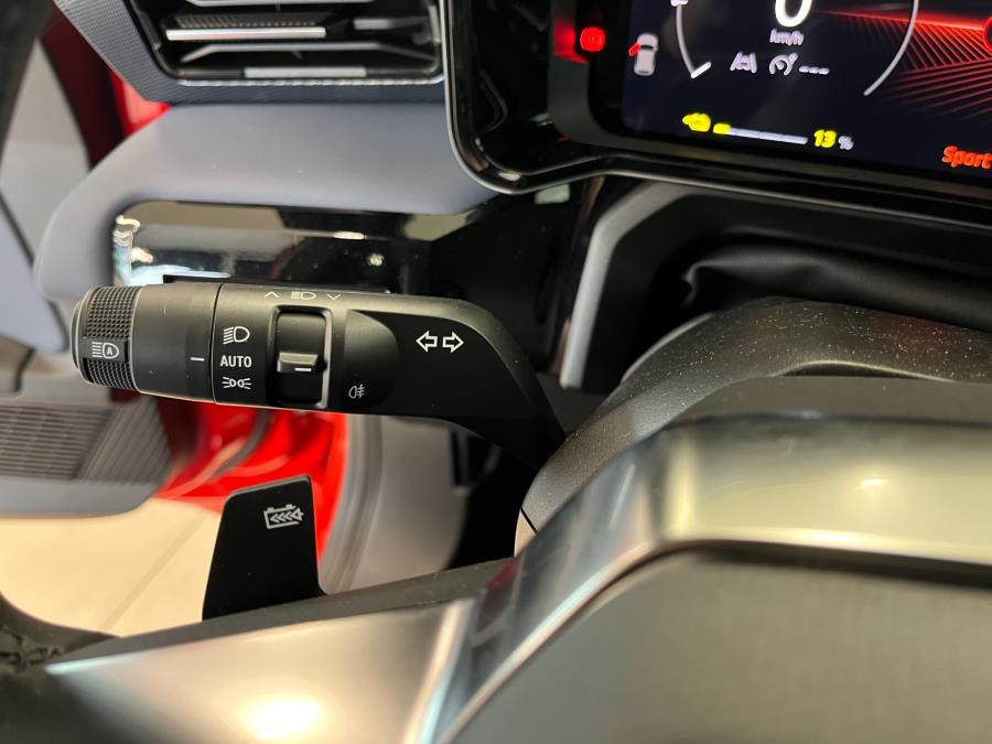 52 kWh Evolve / Takuu 5 vuotta / Toimintamatka 414 km / Lämmitettävä ratti / Kamera