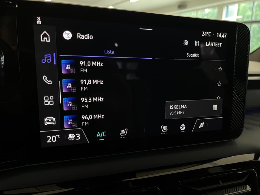 52 kWh Evolve / Takuu 5 vuotta / Toimintamatka 414 km / Lämmitettävä ratti / Kamera