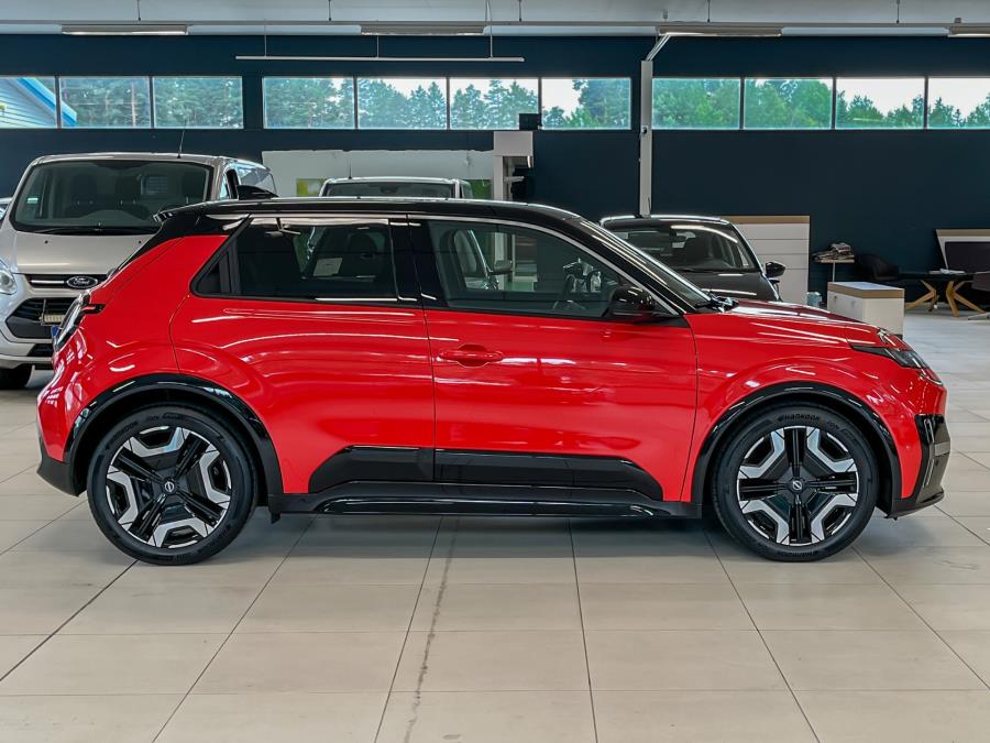 52 kWh Evolve / Takuu 5 vuotta / Toimintamatka 414 km / Lämmitettävä ratti / Kamera