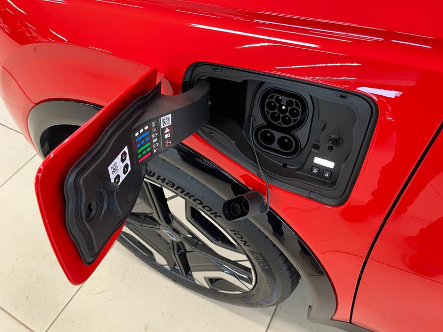 52 kWh Evolve / Takuu 5 vuotta / Toimintamatka 414 km / Lämmitettävä ratti / Kamera