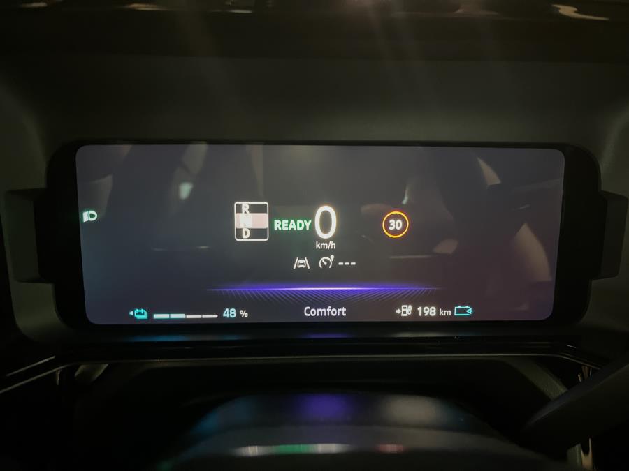 52 kWh Advance / Takuu 5 vuotta / Toimintamatka 413 km / Lämmitettävä ratti / Kamera