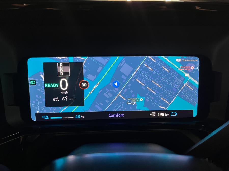 52 kWh Advance / Takuu 5 vuotta / Toimintamatka 413 km / Lämmitettävä ratti / Kamera