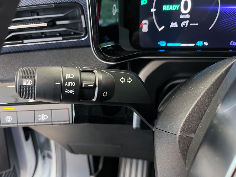52 kWh Advance / Takuu 5 vuotta / Toimintamatka 413 km / Lämmitettävä ratti / Kamera