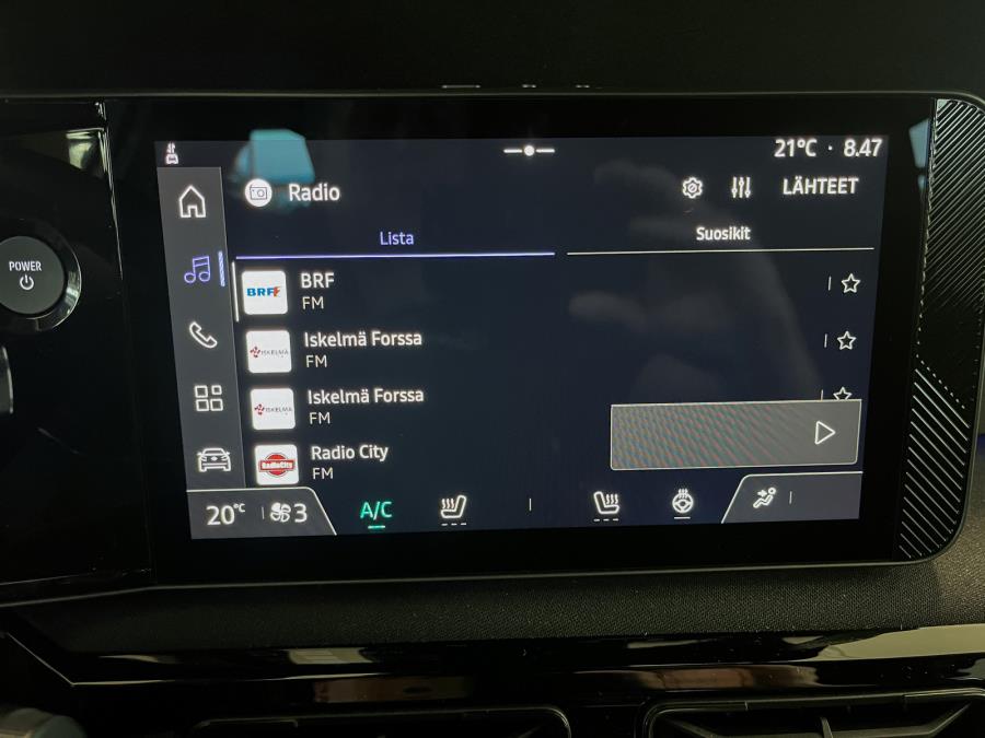 52 kWh Advance / Takuu 5 vuotta / Toimintamatka 413 km / Lämmitettävä ratti / Kamera