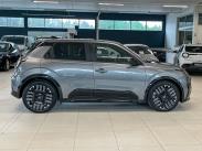 52 kWh Advance / Takuu 5 vuotta / Toimintamatka 413 km / Lämmitettävä ratti / Kamera