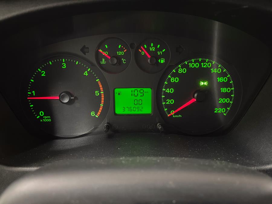 350L 2,4 TDCi 140 hv Trend takaveto puolikorkea / Sis.alv. / Webasto / Ilmastointi