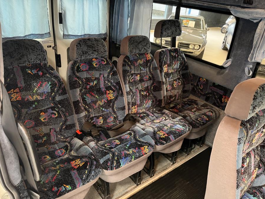 300L 2.0 TDCi 125 hv pikkubussi / Sis.alv. / Rek. 9:lle / Katsastettu 06/2026 / *huutokaupat.com*