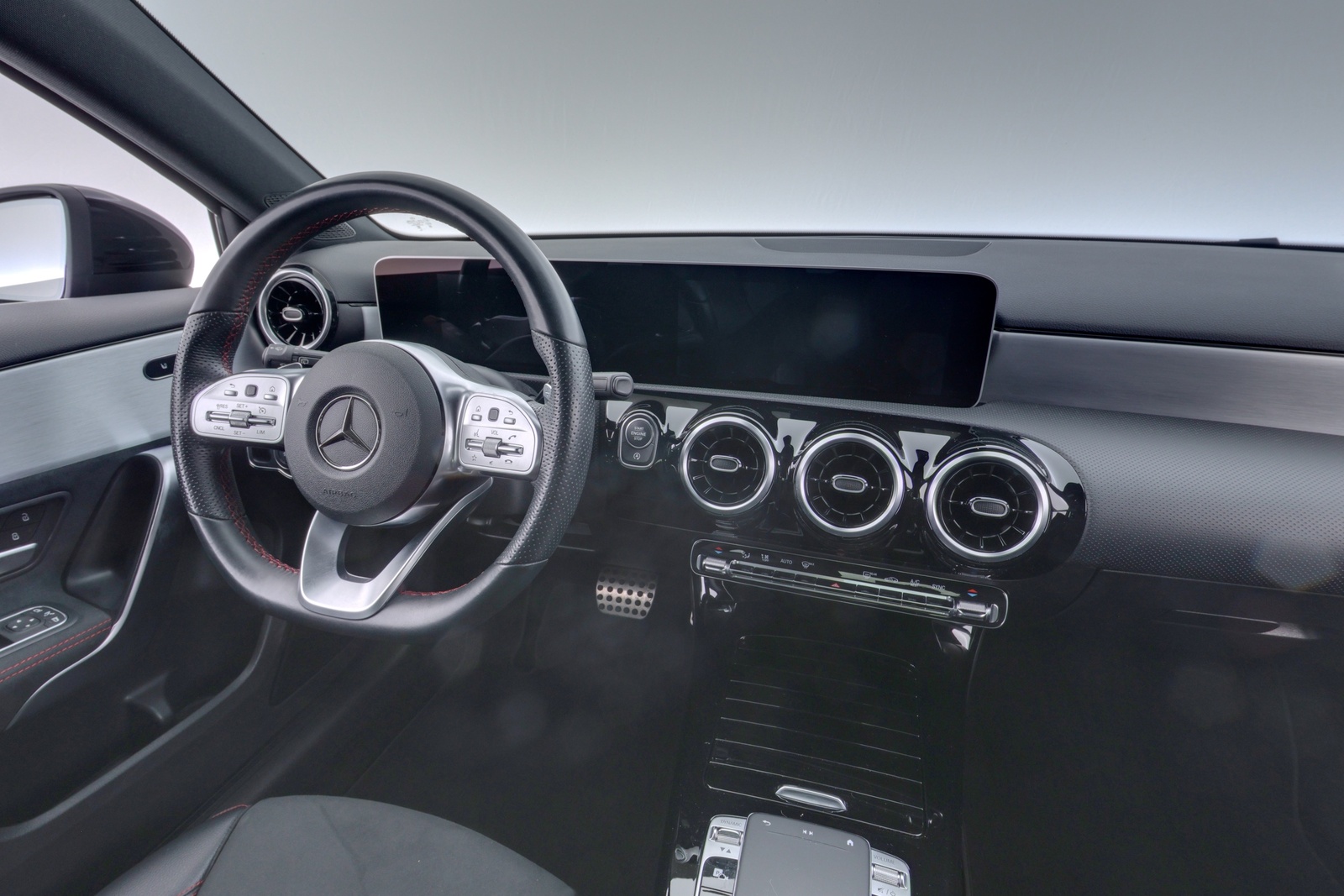 MERCEDES-BENZ A 2019