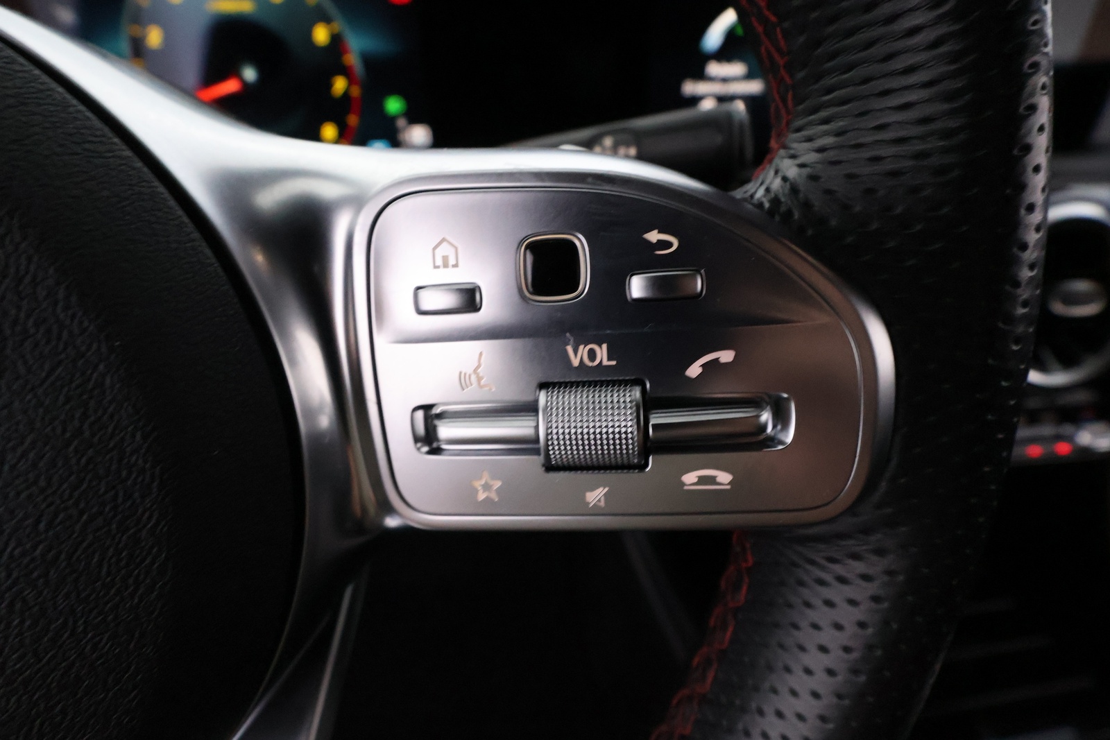 MERCEDES-BENZ A 2019