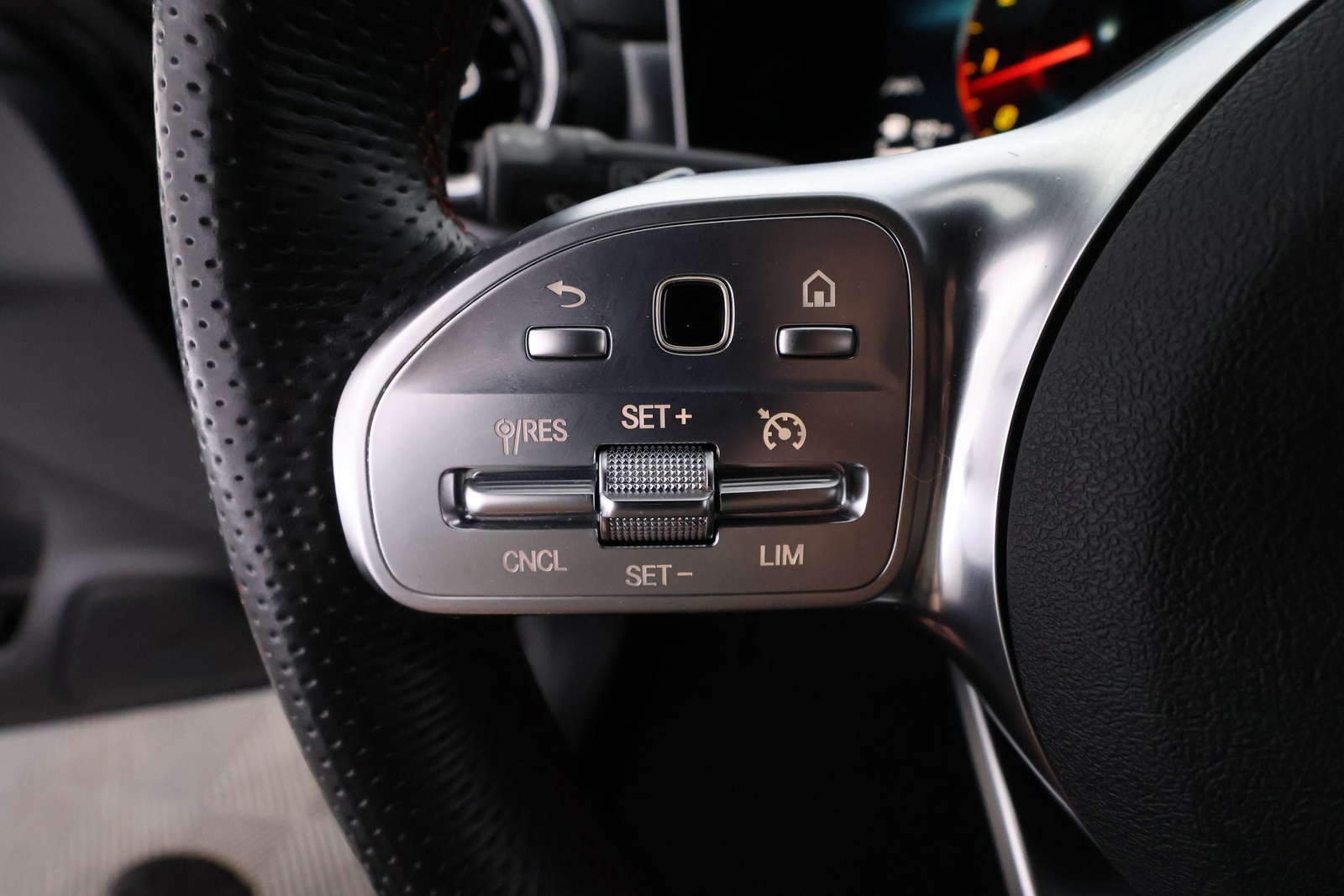 MERCEDES-BENZ A 2019