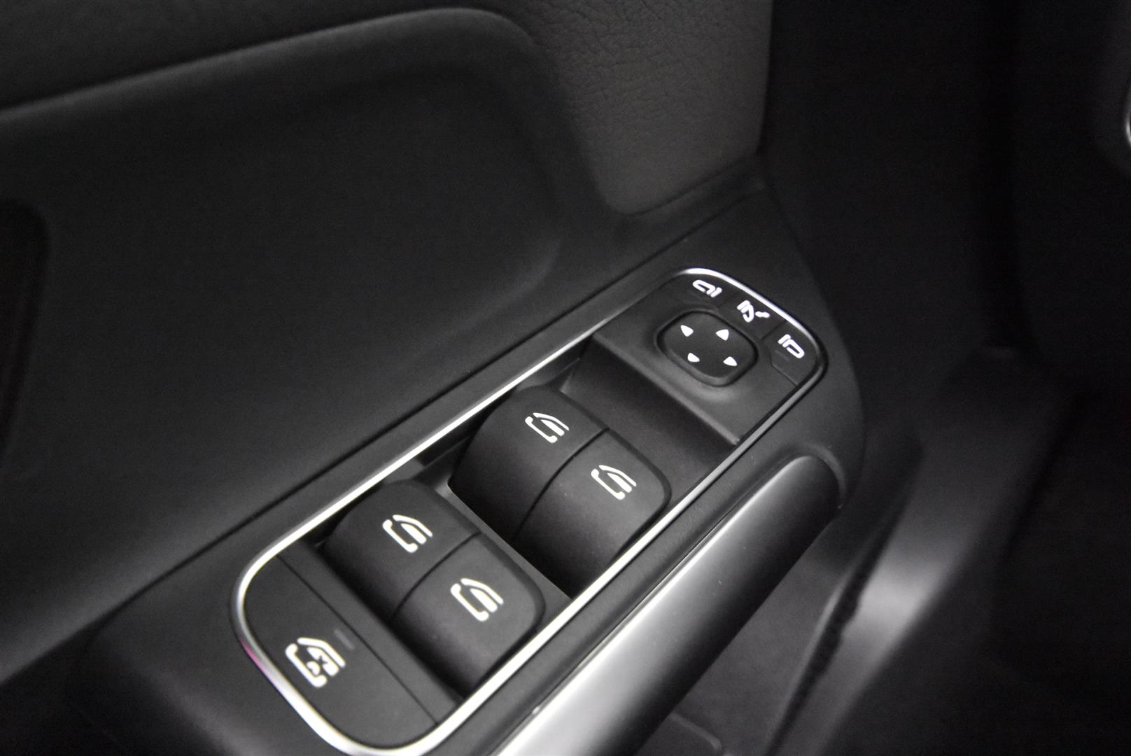 Mercedes-Benz EQA 2025