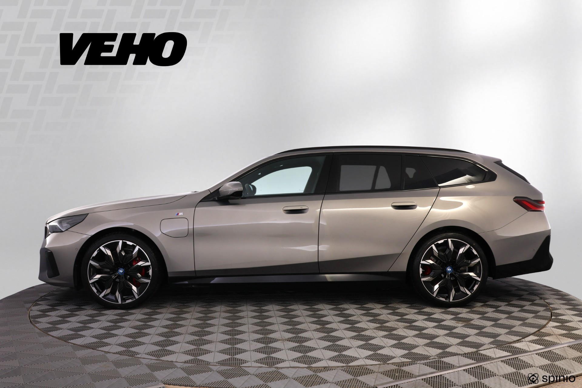 BMW 550 2024