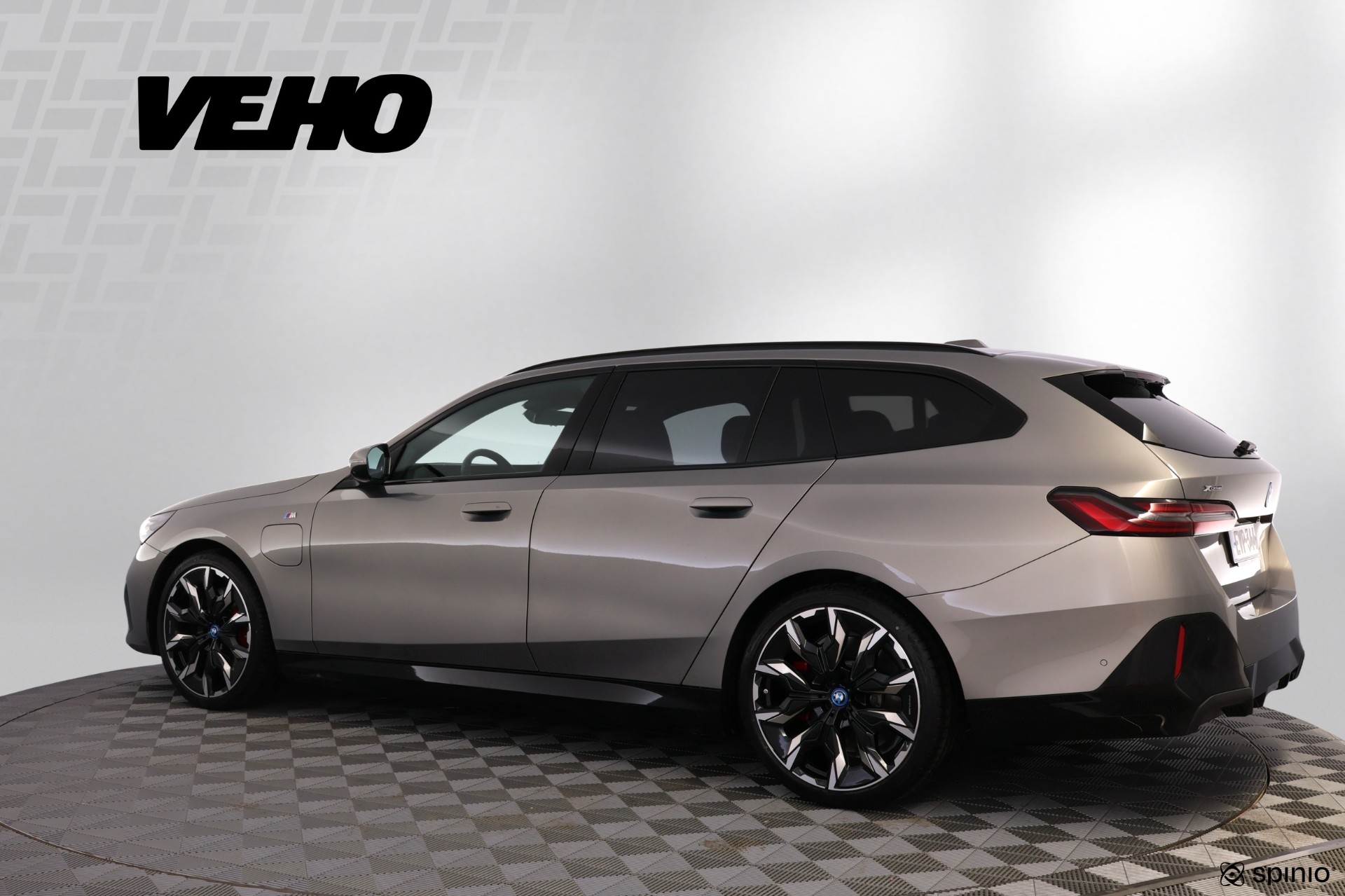 BMW 550 2024