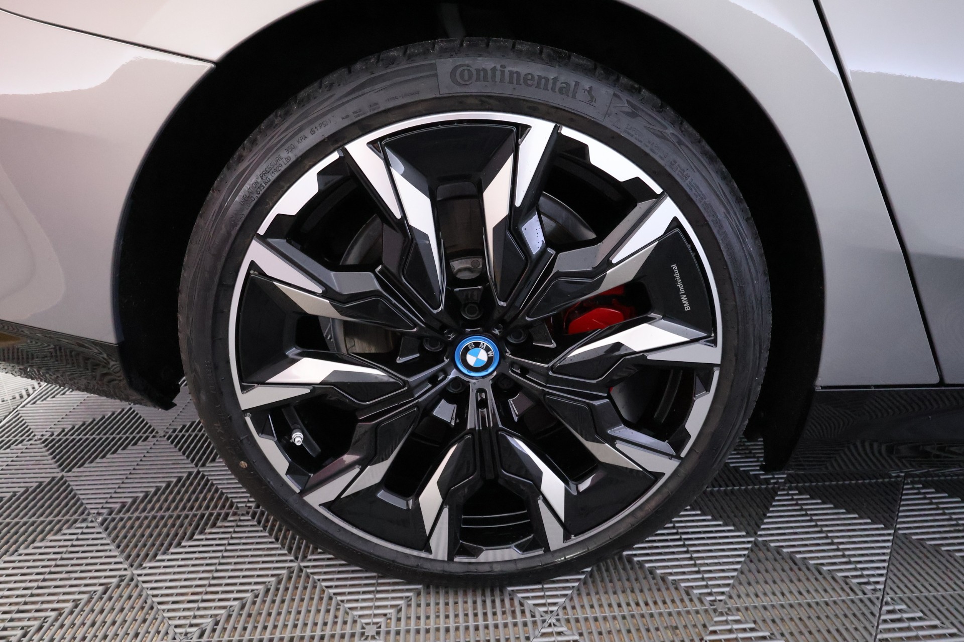 BMW 550 2024